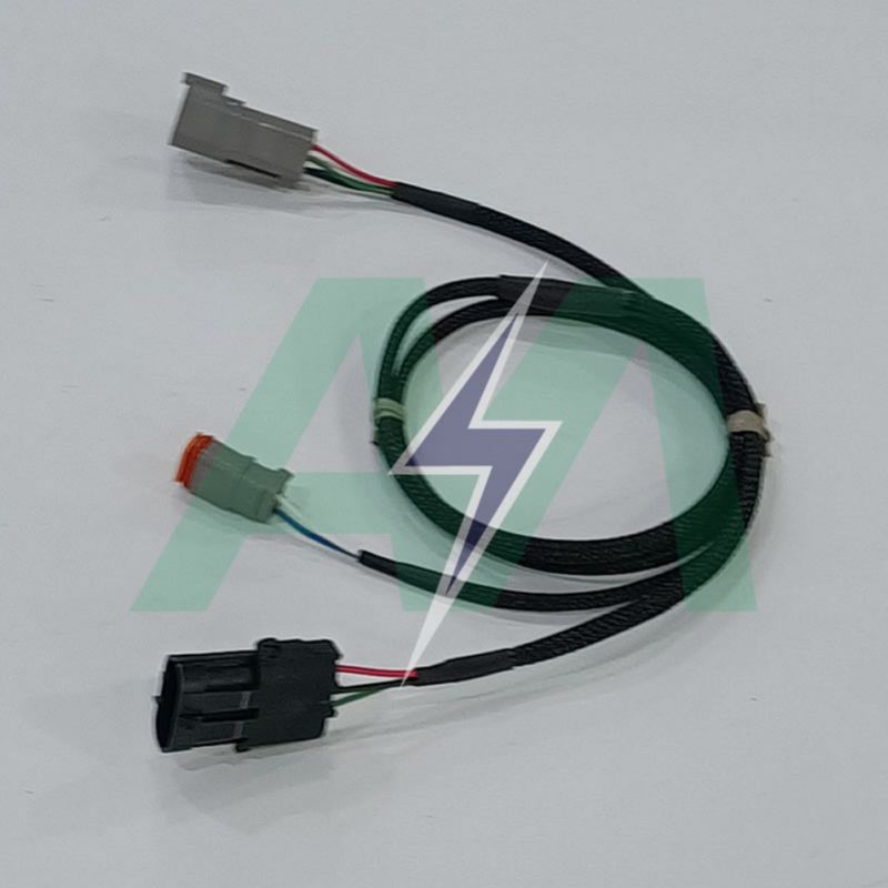 CHICOTE ELETRICO EMBREAGEM CURTA JOHN DEER AKK33623  John Deere Agricola Gr�os  Codigo	AKK33623
Descri��o	CHICOTE ELETRICO EMBREAGEM CURTA JOHN DEER
Equipamento	EMBREAGEM
Marca	JOHN DEERE  EMBREAGEM, CHICOTE ELETRICO EMBREAGEM CURTA ,JOHN DEER,AKK33623 Alves Martinelli Ribeir�o Preto